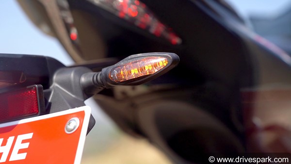 പള്‍സര്‍ ശ്രേണിയിലെ പുതുമുറക്കാരന്‍; Bajaj Pulsar F250 റിവ്യൂ വിശേഷങ്ങള്‍ ഇങ്ങനെ