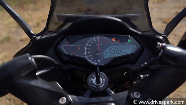 പള്‍സര്‍ ശ്രേണിയിലെ പുതുമുറക്കാരന്‍; Bajaj Pulsar F250 റിവ്യൂ വിശേഷങ്ങള്‍ ഇങ്ങനെ