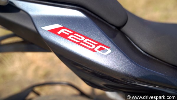 പള്‍സര്‍ ശ്രേണിയിലെ പുതുമുറക്കാരന്‍; Bajaj Pulsar F250 റിവ്യൂ വിശേഷങ്ങള്‍ ഇങ്ങനെ
