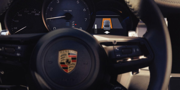 പുതുമകളോടെ Macan രാജ്യത്ത് അവതരിപ്പിച്ച് Porsche; വില 83.21 ലക്ഷം രൂപ