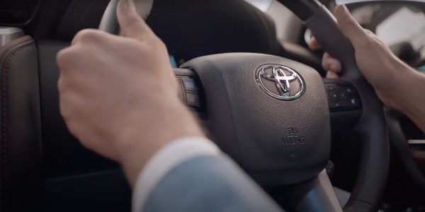 Fortuner Legender 4x4 -ന്റെ ഹൈലൈറ്റുകൾ വെളിപ്പെടുത്തി പുത്തൻ TVC പങ്കുവെച്ച് Toyota