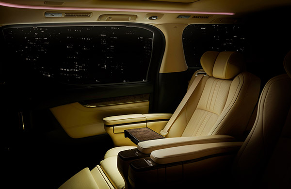 താരങ്ങൾക്കിടയിലെ മിന്നുംതാരം; ടൊയോട്ട വെൽഫയർ ആഢംബര എംപിവി സ്വന്തമാക്കി വിജയ് ബാബു