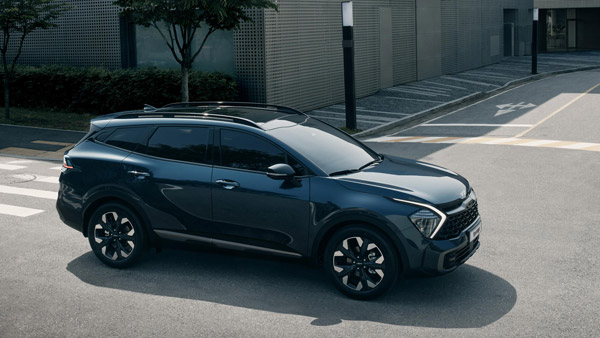 കരുത്തായി ടർബോ എഞ്ചിനും ഡിസിടി ഓട്ടോമാറ്റിക് ഓപ്ഷനും, 7 സീറ്റർ വാഹനനിര ഇളക്കി മറിക്കാൻ കാരെൻസ്