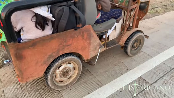 ആനന്ദ് മഹീന്ദ്രയുടെ കണ്ണിലുടക്കി കുഞ്ഞന് ജീപ്പ്; പിന്നാലെ വന് വാഗ്ദാനവും ആനന്ദ് മഹീന്ദ്രയുടെ കണ്ണിലുടക്കി കുഞ്ഞന് ജീപ്പ്; പിന്നാലെ വന് വാഗ്ദാനവും