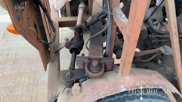 ആനന്ദ് മഹീന്ദ്രയുടെ കണ്ണിലുടക്കി കുഞ്ഞന് ജീപ്പ്; പിന്നാലെ വന് വാഗ്ദാനവും ആനന്ദ് മഹീന്ദ്രയുടെ കണ്ണിലുടക്കി കുഞ്ഞന് ജീപ്പ്; പിന്നാലെ വന് വാഗ്ദാനവും