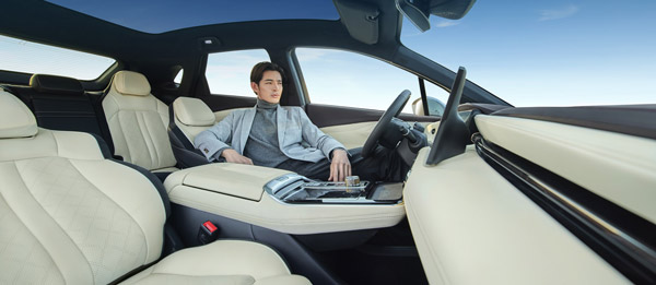 1,000 കിലോമീറ്റർ റേഞ്ചുമായി ഒരു ചൈനീസ് ഇലക്ട്രിക് കാർ, അയൺ LX പ്ലസ് അവതരിപ്പിച്ച് ജിഎസി 1,000 കിലോമീറ്റർ റേഞ്ചുമായി ഒരു ചൈനീസ് ഇലക്ട്രിക് കാർ, അയൺ LX പ്ലസ് അവതരിപ്പിച്ച് ജിഎസി