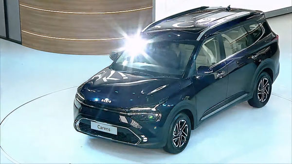 എർട്ടിഗയുടെ കാര്യം കട്ടപൊക, കാരെൻസ് എംപിവിയെ അവതരിപ്പിച്ച് കിയ 