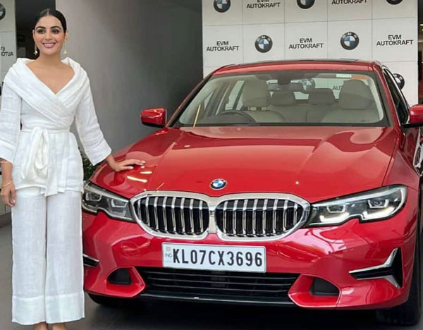BMW 3 Series Gran Limousine സ്വന്തമാക്കി നടി സംയുക്ത മേനോന്‍; ചിത്രങ്ങൾ വൈറൽ