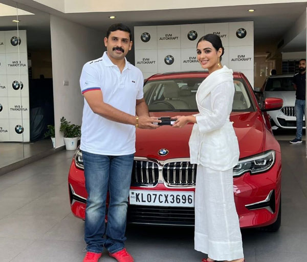 BMW 3 Series Gran Limousine സ്വന്തമാക്കി നടി സംയുക്ത മേനോന്‍; ചിത്രങ്ങൾ വൈറൽ