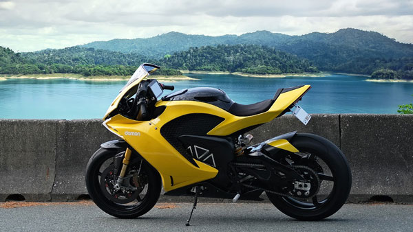 3 സെക്കന്റിൽ 100 കിലോമീറ്റർ വേഗത, HyperFighter ഇലക്ട്രിക് മോട്ടോർസൈക്കിൾ അവതരിപ്പിച്ച് Damon 3 സെക്കന്റിൽ 100 കിലോമീറ്റർ വേഗത, HyperFighter ഇലക്ട്രിക് മോട്ടോർസൈക്കിൾ അവതരിപ്പിച്ച് Damon