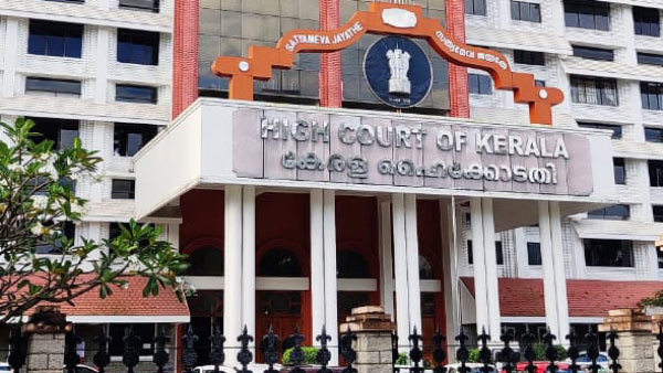 പാർക്കിംഗ് സ്പേസിന് മാളുകൾ ഫീസ് ഈടാക്കുന്നത് ഉചിതമല്ല! കേരള ഹൈക്കോടതി