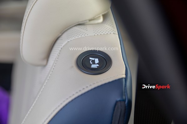 മികച്ച ഫീച്ചറുകൾക്കും കംഫർട്ടിനുമൊപ്പം ബെസ്റ്റ് ഇൻ ക്ലാസ് തേർഡ് റോ സീറ്റുമായി Kia Carens; വീഡിയോ