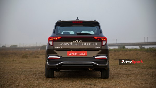 എംപിവി സെഗ്മെന്റിന് പുത്തൻ പകിട്ടേകാൻ Kia Carens; റിവ്യൂ വിശേഷങ്ങൾ ഇതാ