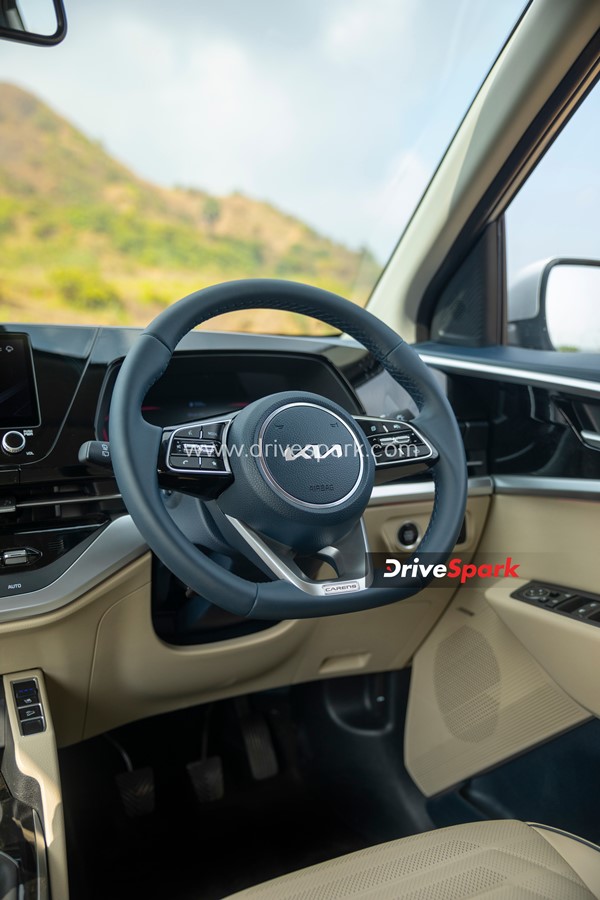 എംപിവി സെഗ്മെന്റിന് പുത്തൻ പകിട്ടേകാൻ Kia Carens; റിവ്യൂ വിശേഷങ്ങൾ ഇതാ