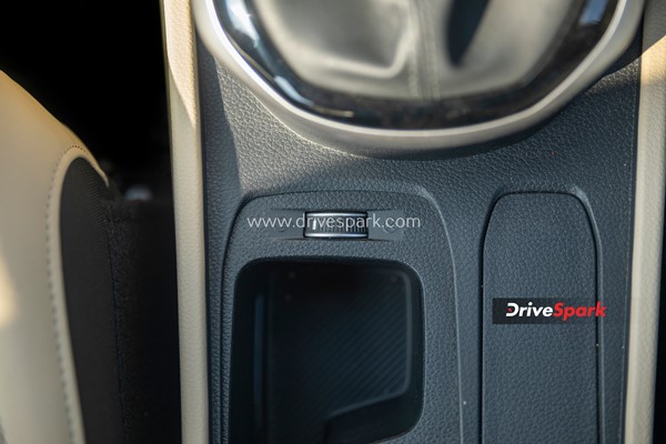 എംപിവി സെഗ്മെന്റിന് പുത്തൻ പകിട്ടേകാൻ Kia Carens; റിവ്യൂ വിശേഷങ്ങൾ ഇതാ