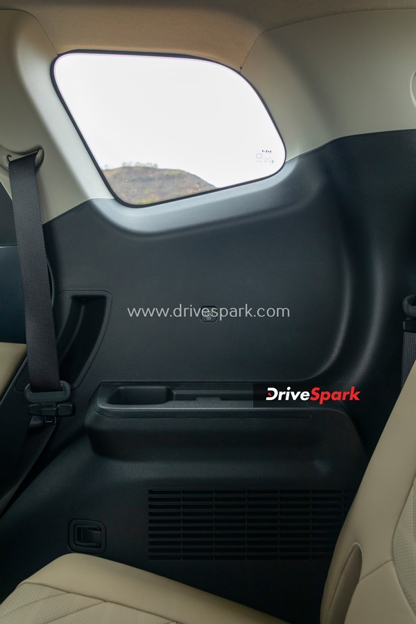 എംപിവി സെഗ്മെന്റിന് പുത്തൻ പകിട്ടേകാൻ Kia Carens; റിവ്യൂ വിശേഷങ്ങൾ ഇതാ