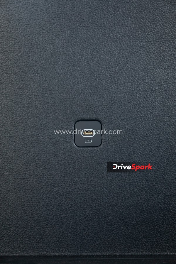 എംപിവി സെഗ്മെന്റിന് പുത്തൻ പകിട്ടേകാൻ Kia Carens; റിവ്യൂ വിശേഷങ്ങൾ ഇതാ