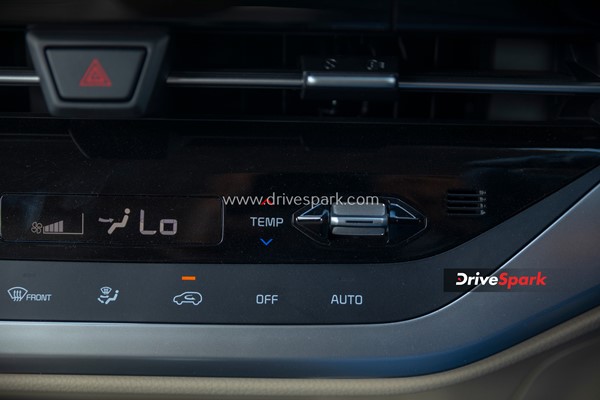 എംപിവി സെഗ്മെന്റിന് പുത്തൻ പകിട്ടേകാൻ Kia Carens; റിവ്യൂ വിശേഷങ്ങൾ ഇതാ