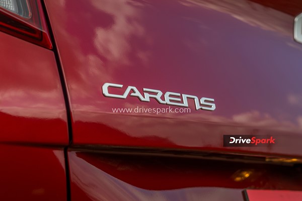 എംപിവി സെഗ്മെന്റിന് പുത്തൻ പകിട്ടേകാൻ Kia Carens; റിവ്യൂ വിശേഷങ്ങൾ ഇതാ