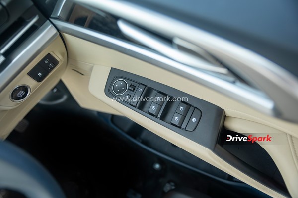 എംപിവി സെഗ്മെന്റിന് പുത്തൻ പകിട്ടേകാൻ Kia Carens; റിവ്യൂ വിശേഷങ്ങൾ ഇതാ