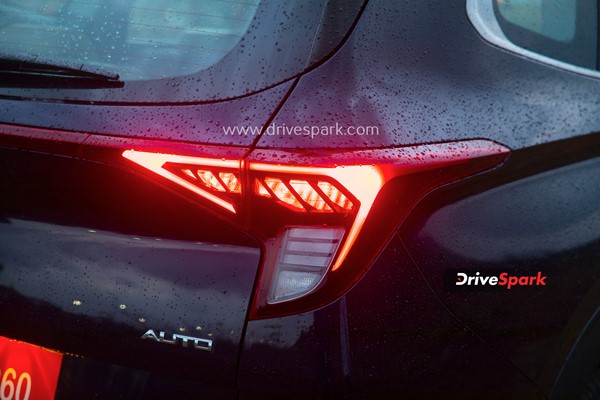 മികച്ച ഫീച്ചറുകൾക്കും കംഫർട്ടിനുമൊപ്പം ബെസ്റ്റ് ഇൻ ക്ലാസ് തേർഡ് റോ സീറ്റുമായി Kia Carens; വീഡിയോ