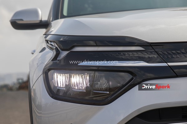 എംപിവി സെഗ്മെന്റിന് പുത്തൻ പകിട്ടേകാൻ Kia Carens; റിവ്യൂ വിശേഷങ്ങൾ ഇതാ