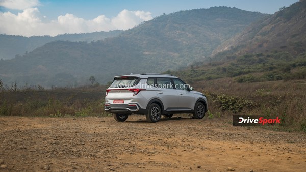 എംപിവി സെഗ്മെന്റിന് പുത്തൻ പകിട്ടേകാൻ Kia Carens; റിവ്യൂ വിശേഷങ്ങൾ ഇതാ