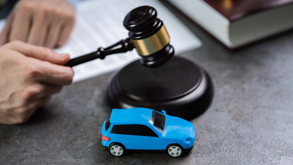 പാർക്കിംഗ് സ്പേസിന് മാളുകൾ ഫീസ് ഈടാക്കുന്നത് ഉചിതമല്ല! കേരള ഹൈക്കോടതി