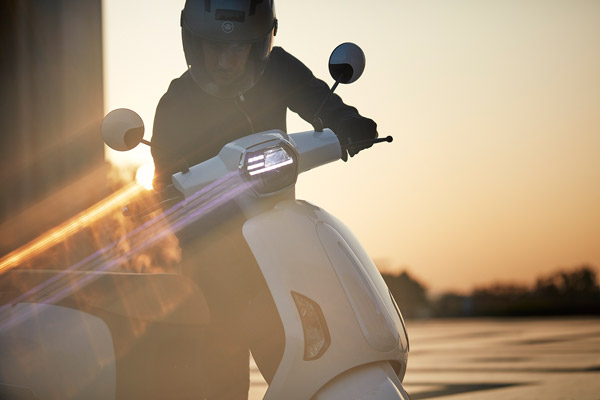 കാണാനും അഴക്, 140 കിലോമീറ്റർ റേഞ്ചും; AM1 ഇലക്‌ട്രിക് സ്‌കൂട്ടറുമായി Mob-ion