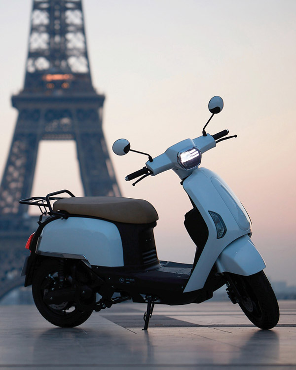 കാണാനും അഴക്, 140 കിലോമീറ്റർ റേഞ്ചും; AM1 ഇലക്‌ട്രിക് സ്‌കൂട്ടറുമായി Mob-ion