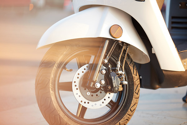 കാണാനും അഴക്, 140 കിലോമീറ്റർ റേഞ്ചും; AM1 ഇലക്‌ട്രിക് സ്‌കൂട്ടറുമായി Mob-ion