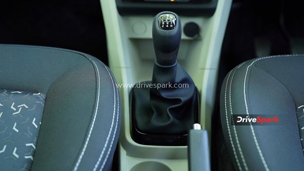 സിഎന്‍ജി വിഭാഗത്തില്‍ Tata-യുടെ തുറുപ്പ്ചീട്ടാകാന്‍ Tiago; റിവ്യൂ വിശേഷങ്ങള്‍ ഇതാ