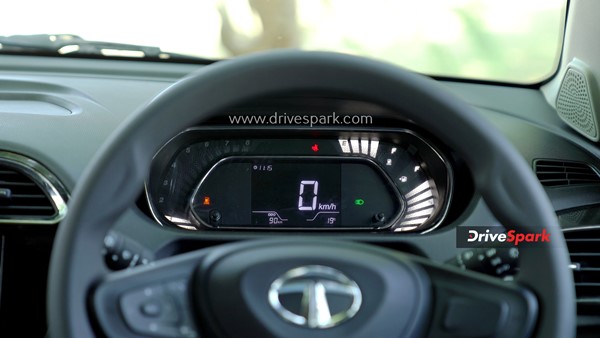 സിഎന്‍ജി വിഭാഗത്തില്‍ Tata-യുടെ തുറുപ്പ്ചീട്ടാകാന്‍ Tiago; റിവ്യൂ വിശേഷങ്ങള്‍ ഇതാ