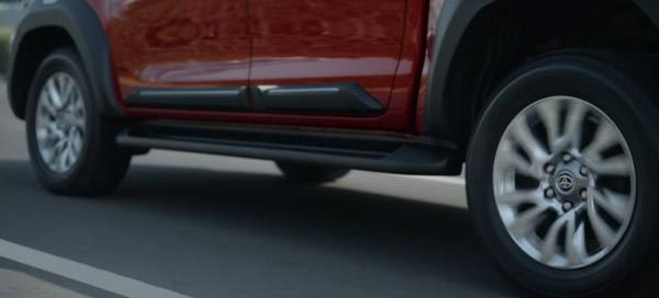 അവതരണം അടുത്തു; Hilux-ന്റെ പുതിയ ടീസര്‍ വീഡിയോ പങ്കുവെച്ച് Toyota