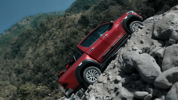 ഓഫ് റോഡ് മികവുകൾ കാഴ്ച്ചവെച്ച് Hilux പിക്കപ്പിന്റെ ആദ്യ TVC പങ്കുവെച്ച് Toyota
