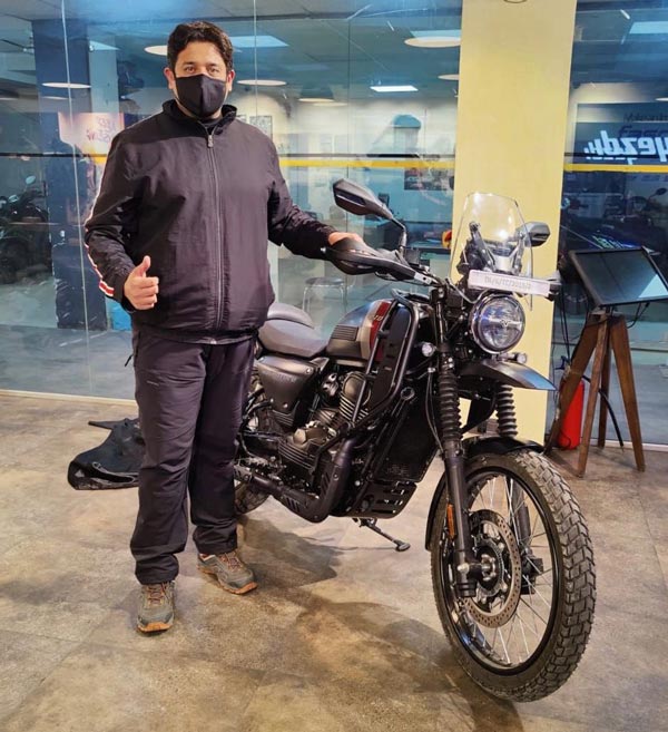 Yezdi നിരത്തുകളിലേക്ക് എത്തുന്നു, ഡെലിവറി ആരംഭിച്ചു; ചിത്രങ്ങള്‍ പങ്കുവെച്ച് ആനന്ദ് മഹീന്ദ്ര