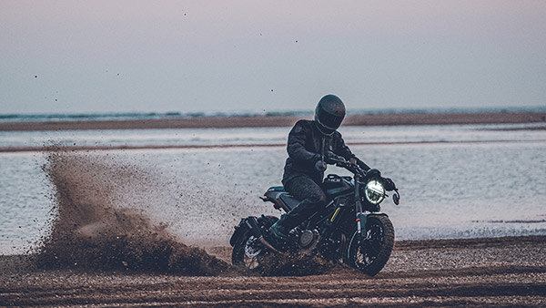 നവീകരിച്ച സ്റ്റൈലിംഗുമായി 2022 സ്വാർട്ട്പിലൻ, വിറ്റ്പിലൻ മോഡലുകളെ അവതരിപ്പിച്ച് ഹസ്‌ഖ്‌വർണ