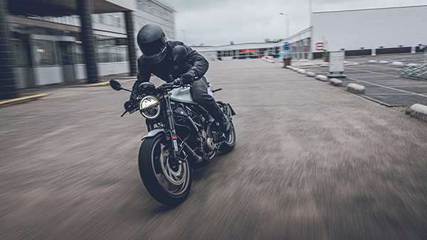 നവീകരിച്ച സ്റ്റൈലിംഗുമായി 2022 സ്വാർട്ട്പിലൻ, വിറ്റ്പിലൻ മോഡലുകളെ അവതരിപ്പിച്ച് ഹസ്‌ഖ്‌വർണ