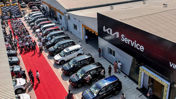 നിരത്തിലേക്ക് കുതിക്കാൻ Carens എംപിവി, ഡെലിവറി ആരംഭിച്ച് Kia Motors