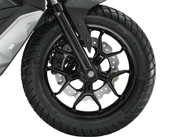 മാക്‌സി സ്റ്റൈലിംഗിനൊപ്പം അഡ്വഞ്ചര്‍ പെര്‍ഫോമെന്‍സും; SR GT 200 സ്‌കൂട്ടര്‍ അവതരിപ്പിച്ച് Aprilia