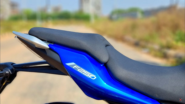 Pulsar F250 മോഡലിന് പുതിയ കളർ ഓപ്ഷൻ സമ്മാനിച്ച് Bajaj