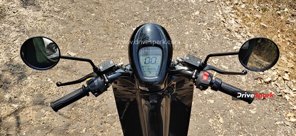 സ്വാപ്പബിൾ ബാറ്ററിയും സിമ്പിൾ സ്റ്റൈലിംഗുമായി Bounce Infinity E1; ഫസ്റ്റ് ഡ്രൈവ് റിവ്യൂ