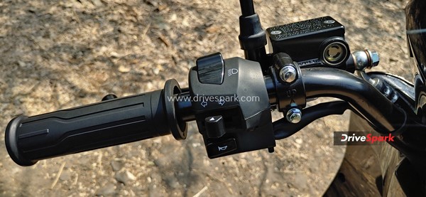 സ്വാപ്പബിൾ ബാറ്ററിയും സിമ്പിൾ സ്റ്റൈലിംഗുമായി Bounce Infinity E1; ഫസ്റ്റ് ഡ്രൈവ് റിവ്യൂ