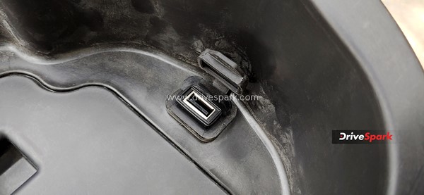 സ്വാപ്പബിൾ ബാറ്ററിയും സിമ്പിൾ സ്റ്റൈലിംഗുമായി Bounce Infinity E1; ഫസ്റ്റ് ഡ്രൈവ് റിവ്യൂ