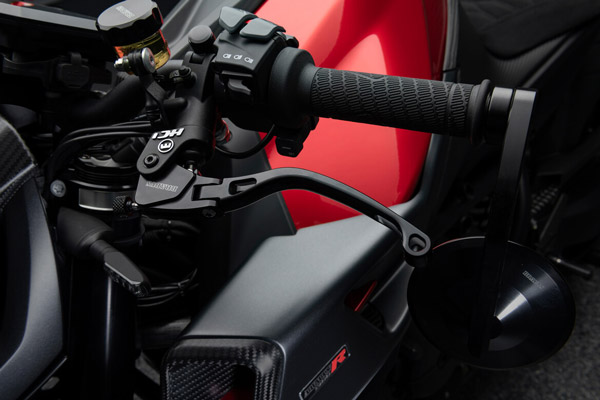 Brabus 1300R; KTM 1290 Super Duke -നെ അടിസ്ഥാനമാക്കി പുത്തൻ മോട്ടോർസൈക്കിൾ വിപണിയിൽ