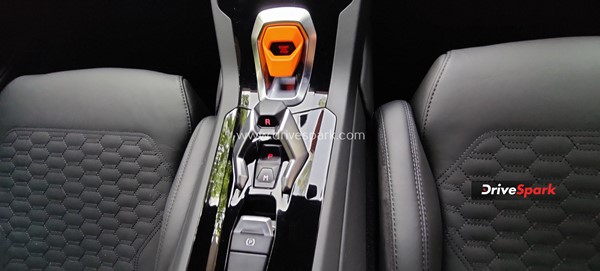 Huracan EVO ഫ്ലൂ ക്യാപ്സൂള്‍ ഇന്ത്യയില്‍ അവതരിപ്പിച്ച് Lamborghini