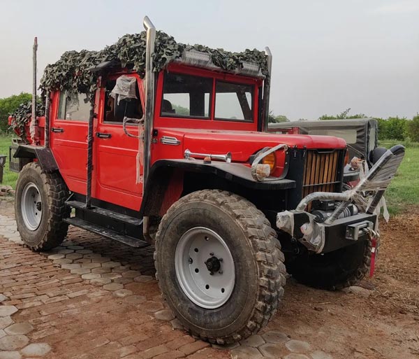 കണ്ണഞ്ചിപ്പിക്കുന്ന പരിവർത്തനം! Nissan Jonga ആയി രൂപം മാറി Mahindra Bolero