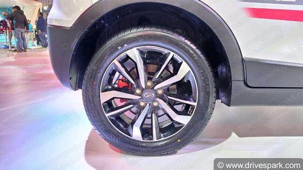 കൂടുതൽ കരുത്തും പരിഷ്കരിച്ച ഡിസൈനും; XUV300 ഫെയ്‌സ്‌ലിഫ്റ്റ് 130 bhp പെട്രോൾ എഞ്ചിനുമായി വന്നേക്കാം