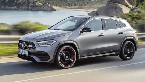 22 വർഷത്തെ വിശ്വസ്ത സേവനത്തിന് സമ്മാനം Mercedes Benz; ജീവനക്കാരന് GLA എസ്‌യുവി സമ്മാനിച്ച് MyG ചെയർമാൻ