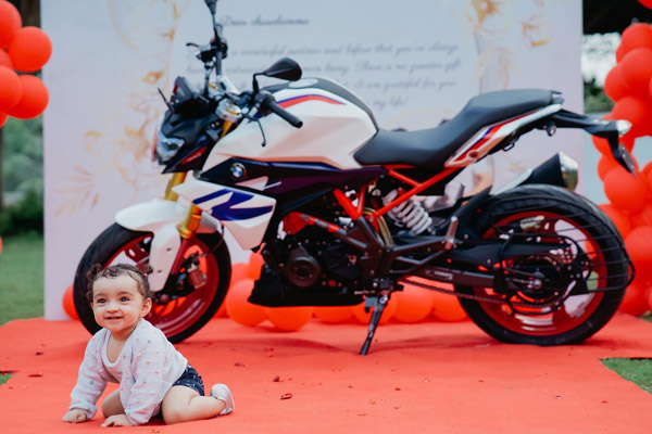 പ്രണയ ദിനത്തിൽ പേളി മാണിക്ക് വൻ സർപ്രൈസ്; യാത്രകൾക്ക് പുതിയ ചിറകുകളേകാൻ ഇനി BMW G 310 R മോട്ടോർസൈക്കിളും